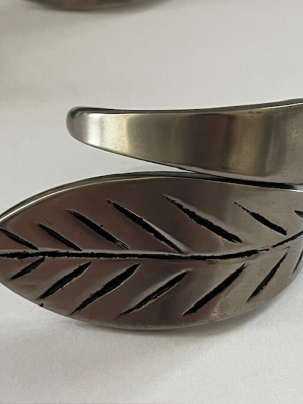 Napkin Rings Metal Silver Heavy Duty Leaf Design - Set of 6 - Picture 2 of 4